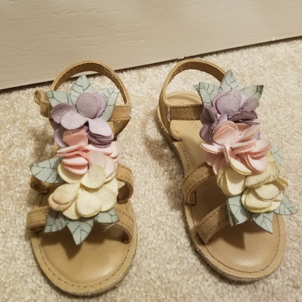 💔💔SOLD💔💔Old Navy Flower Sandals